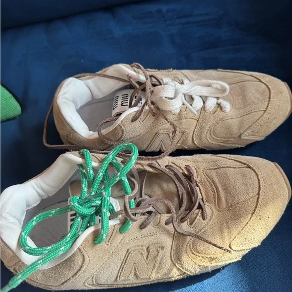 Miu Miu x New Balance Sneakers - Picture 3 of 9